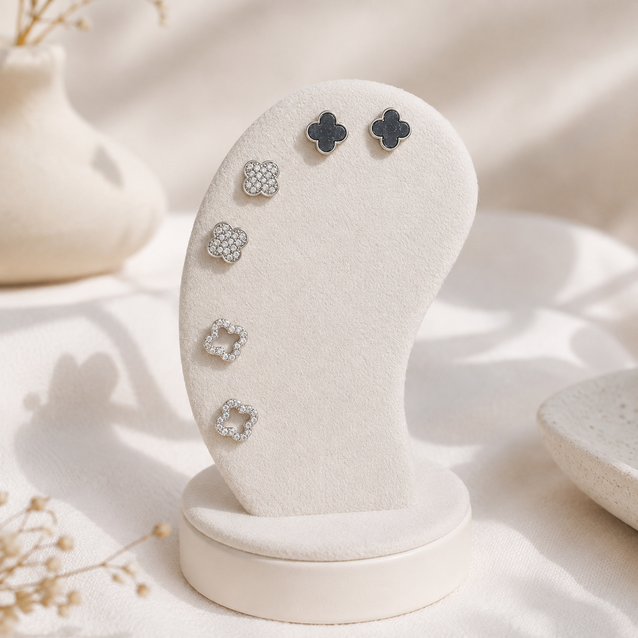 گوشواره گل میخ ونکلیف مدل Clover